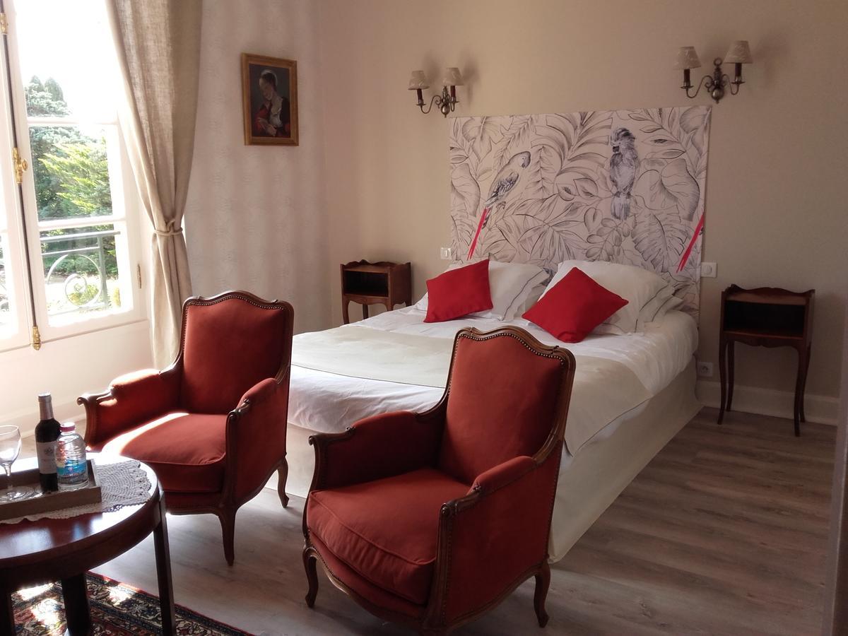 Chateau De Rouffiac Bed & Breakfast Duravel Exterior photo