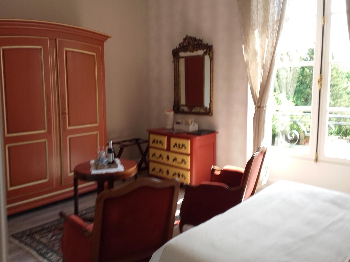 Chateau De Rouffiac Bed & Breakfast Duravel Exterior photo